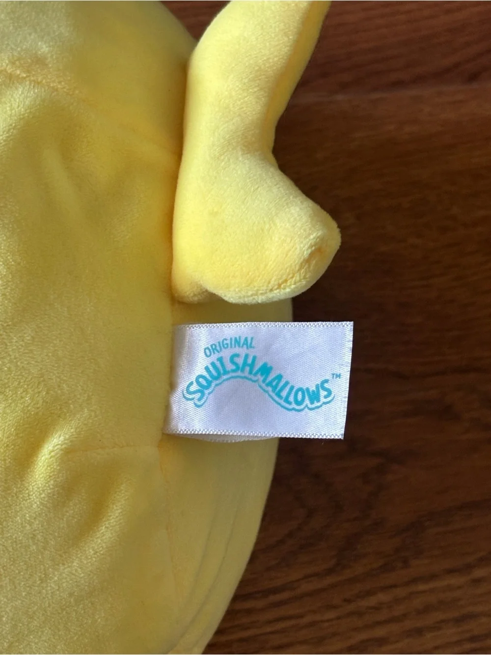 Squishmallows: yellow baby shark 8